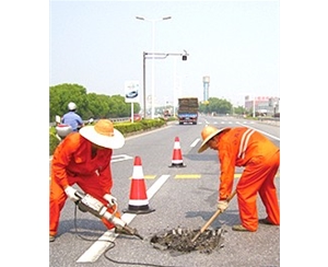 乐玩官网平台入口:小型道路清扫车如何明智的选择？